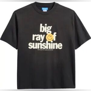 MARKET
SMILEY SUNSHINE T-SHIRT.              Black Washed